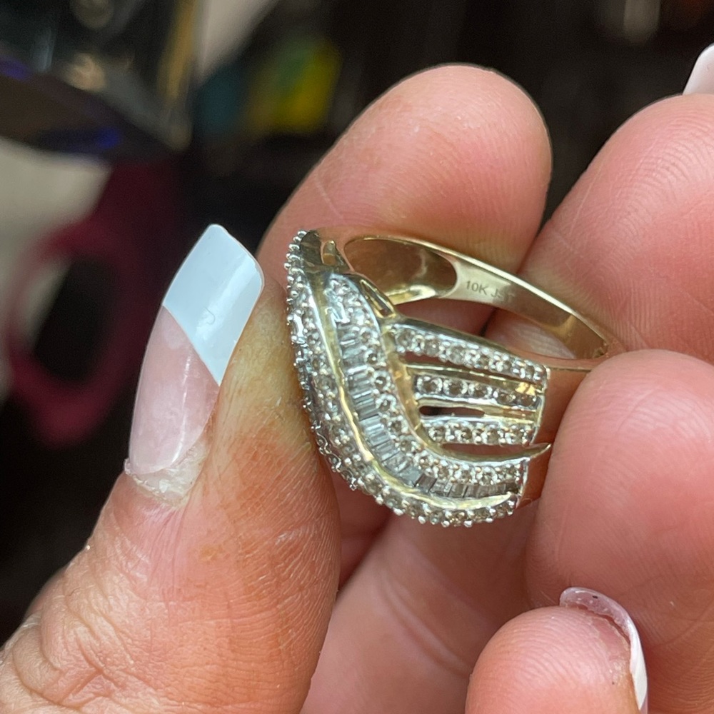 Ring - Picture 3 of 3